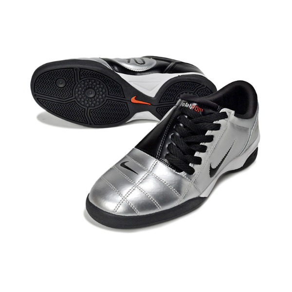 Nike Total 90 III Silver and Black IC